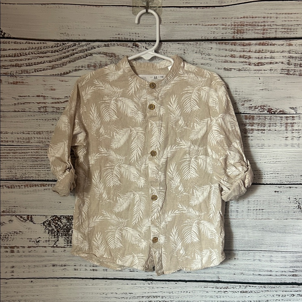 Boys Zara Beige Palm Print Button Down Shirt size 5-6